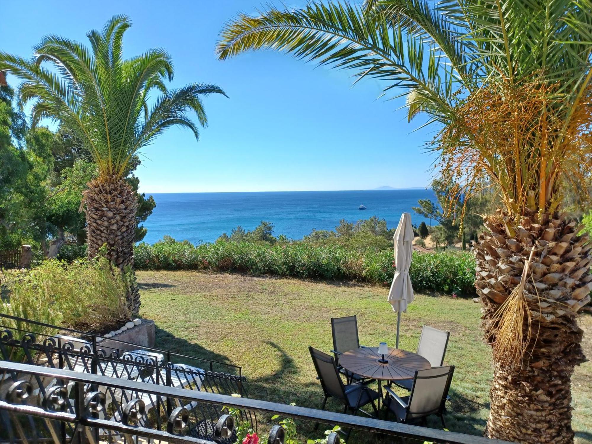 Nerissa Bungalow 2, Two Bedroom House With Sea View Spartia  Exterior photo